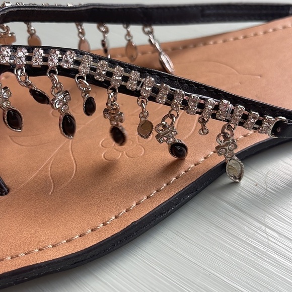 GEMSTONE DANGLING FLIP FLOPS - Picture 5 of 5